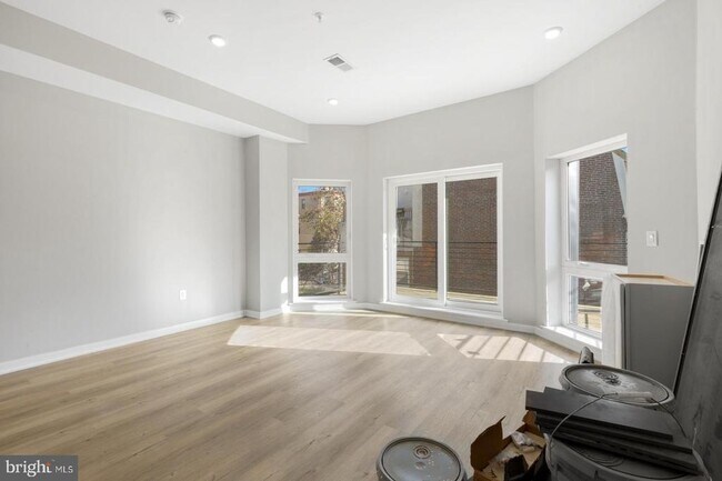 919 N 15th St in Philadelphia, PA - Building Photo - Building Photo