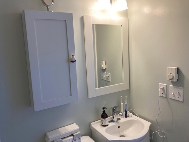 34 Brown Ave in Hampton, NH - Building Photo - Building Photo