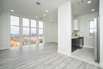 144 BERGEN Ave in Jersey City, NJ - Building Photo - Building Photo