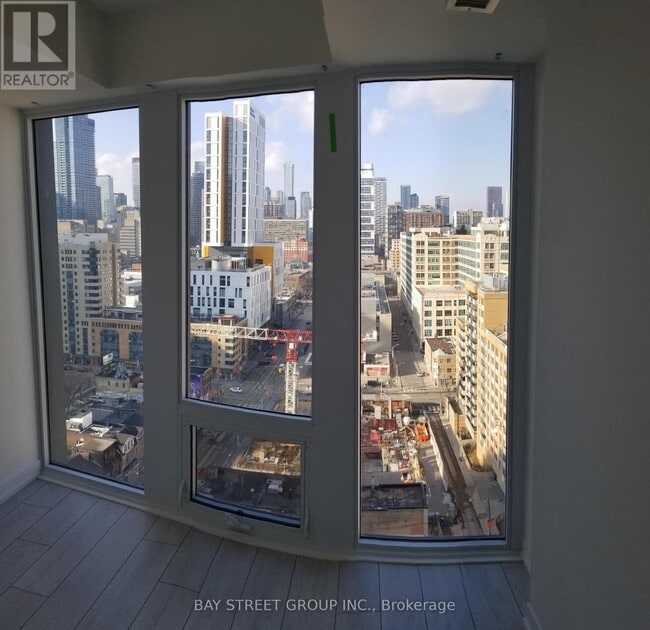60-2160 Shuter St in Toronto, ON - Building Photo - Building Photo
