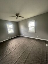 1833 Hawthorne Ave in Waterloo, IA - Building Photo - Building Photo