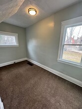 354 E 156th St in Cleveland, OH - Foto de edificio - Building Photo