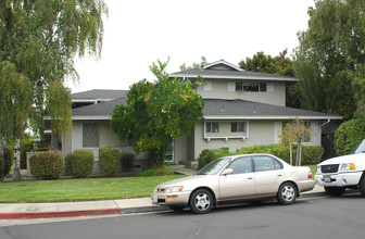 2053 Town and Country Ln in Santa Clara, CA - Building Photo - Building Photo