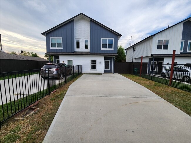 property at 2202 Lynnfield St