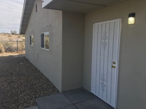 339 San Carlos St in Needles, CA - Foto de edificio - Building Photo