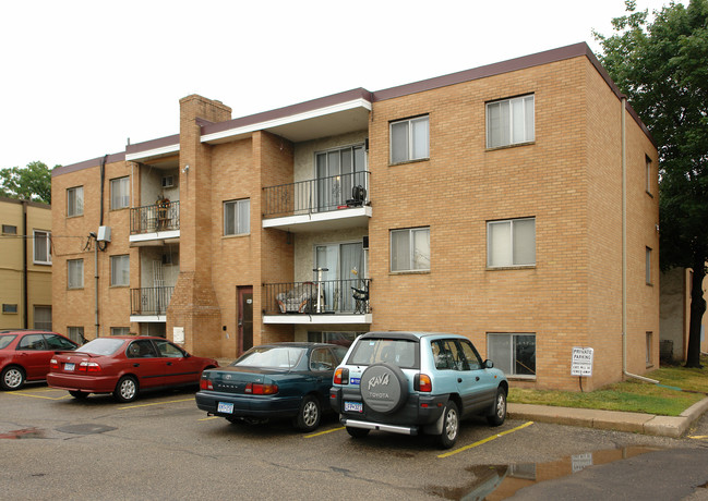 461 Lynnhurst Ave W in St. Paul, MN - Foto de edificio - Building Photo