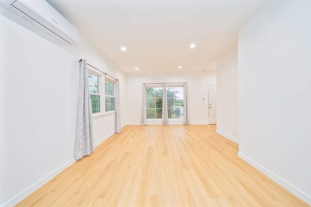 1253 Del Rey Ave in Pasadena, CA - Building Photo