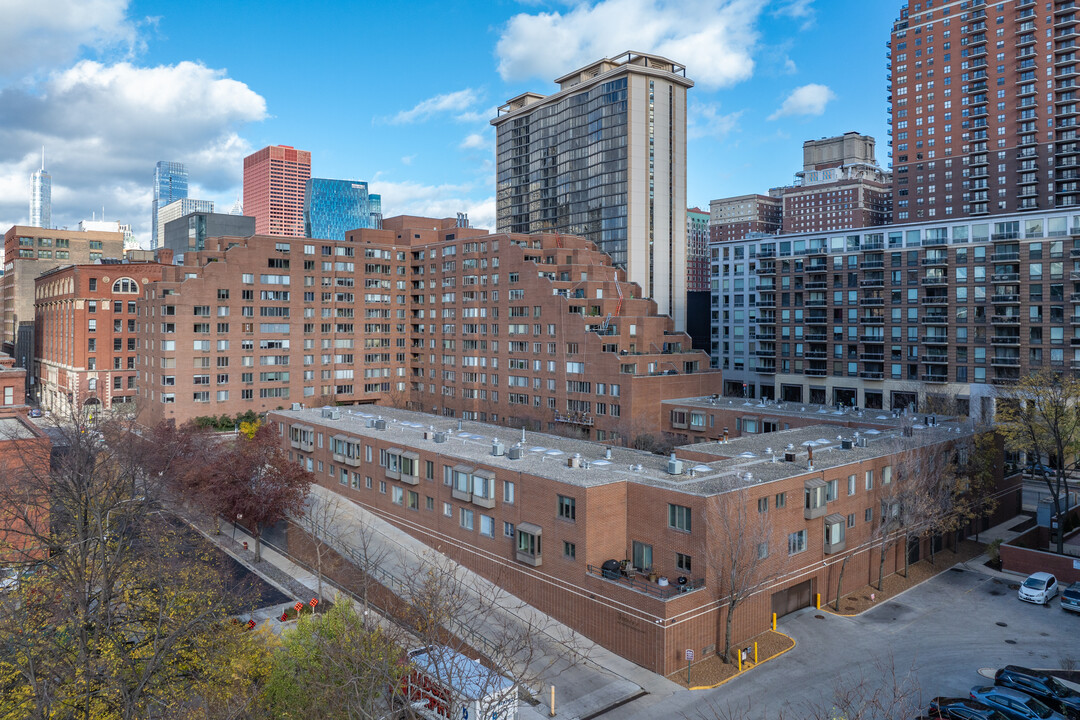 The Terraces at Dearborn Park in Chicago, IL - Building Photo