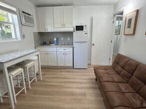 1040 Andrews Rd in West Palm Beach, FL - Building Photo - Building Photo