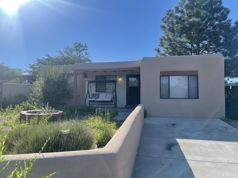 2097 Placita De Vida in Santa Fe, NM - Building Photo