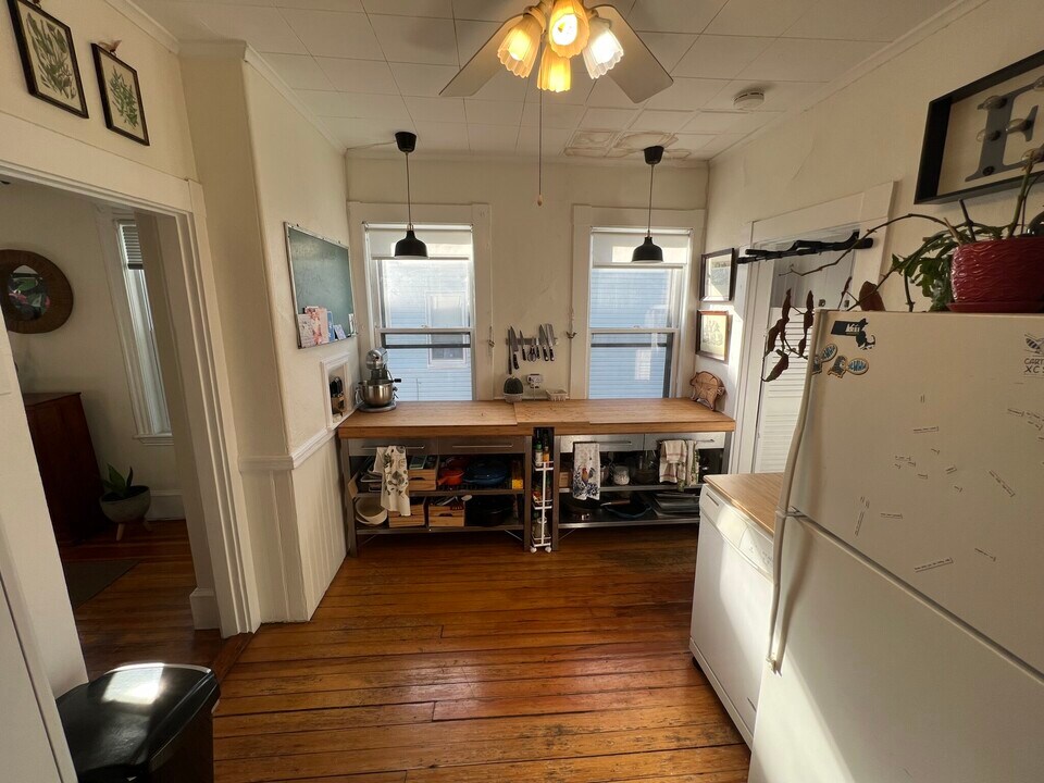 12 Hancock St, Unit 2T in Somerville, MA - Building Photo
