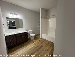 Jamestown Quarry Apartments in Fitchburg, WI - Building Photo - Building Photo