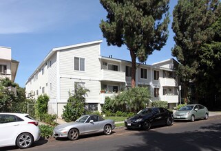 1535 Granville Ave in Los Angeles, CA - Foto de edificio - Building Photo