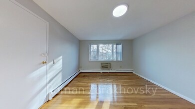 112 Babcock St in Brookline, MA - Building Photo - Building Photo