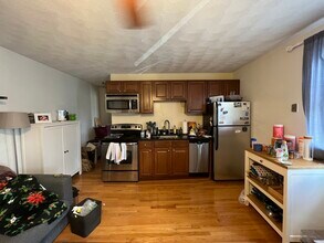 48 Burbank St in Boston, MA - Foto de edificio - Building Photo