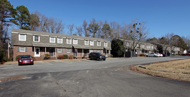 210-214 W Davis St in Smithfield, NC - Foto de edificio - Building Photo