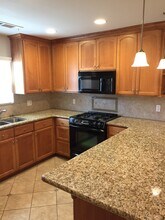 75 Linda Ln in Lemoore, CA - Building Photo - Building Photo