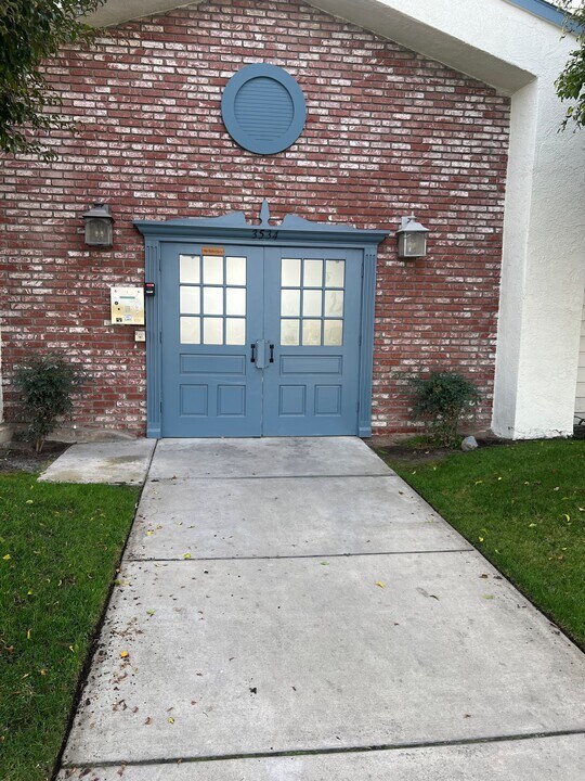 Cape Cod Apartments in Anaheim, CA - Foto de edificio