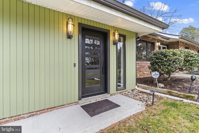 7609 Woodridge Cir in Alexandria, VA - Building Photo - Building Photo