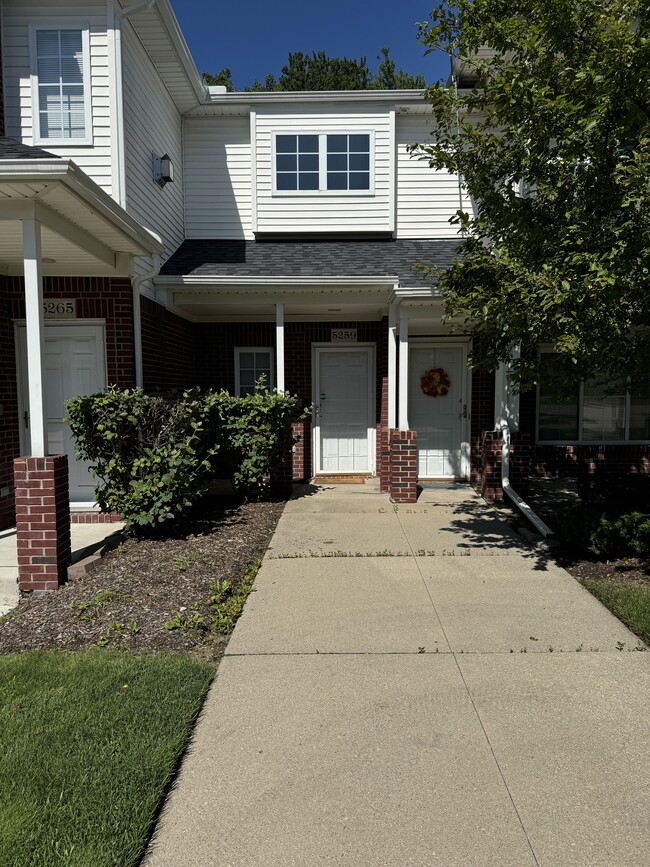 property at 5259 Twin Oaks Dr