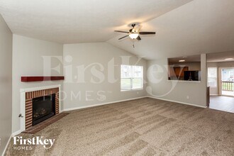 14904 Dry Creek Rd in Noblesville, IN - Foto de edificio - Building Photo