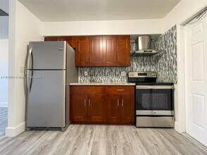 510 NE 4th Ave in Hallandale Beach, FL - Building Photo - Building Photo