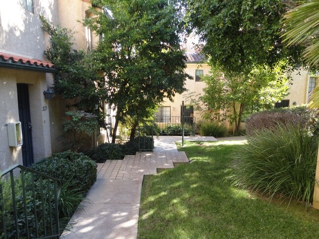 2115 Mendocino Blvd in San Diego, CA - Building Photo - Building Photo