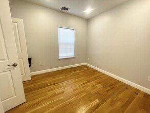 65 Burrell St, Unit 2 in Boston, MA - Building Photo - Building Photo