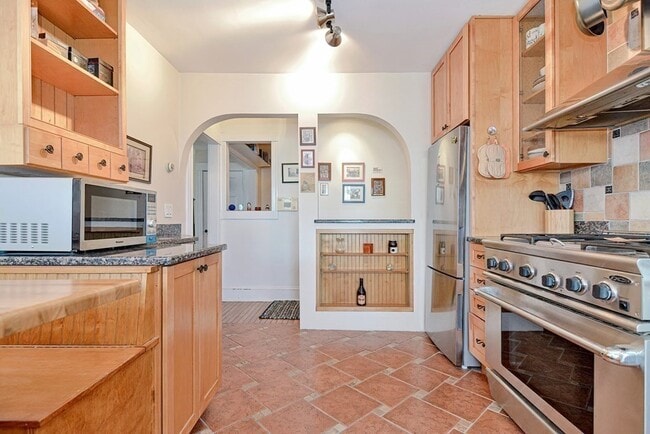 property at 842 Nantasket Ave