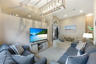 697 Crossfield Cir in Naples, FL - Building Photo - Building Photo