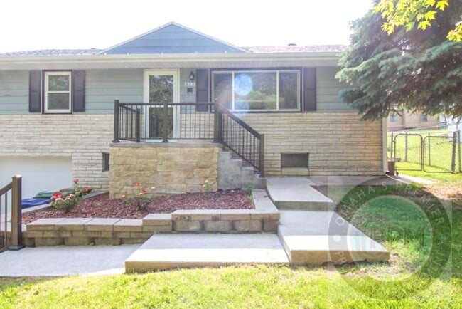 property at 7205 S 42nd St