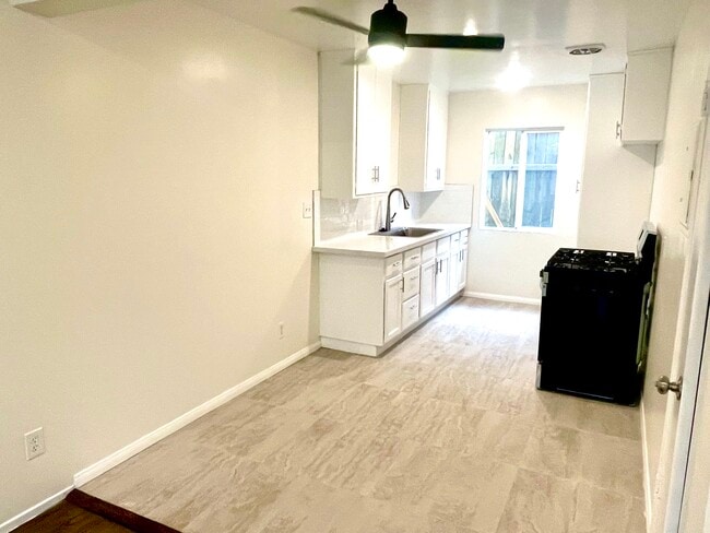 1635 Lucile Ave in Los Angeles, CA - Building Photo - Building Photo