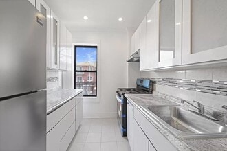 44-14 Newtown Rd in Queens, NY - Building Photo - Building Photo