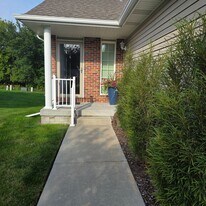 633 Carlton Dr in Lincoln, NE - Building Photo