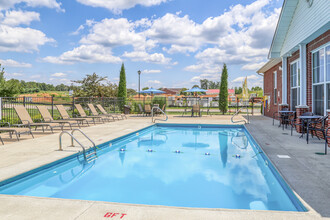 Vineland Carriage Homes Apartments in Vine Grove, KY - Building Photo - Building Photo