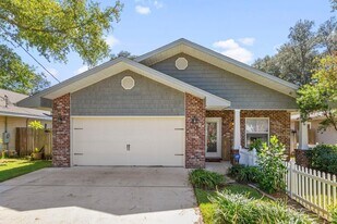 808 Pine Alley St in Fort Walton Beach, FL - Building Photo