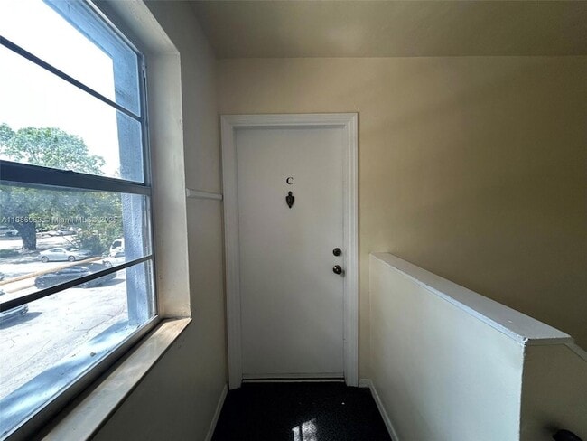 7865 SW 57th Ave, Unit 47C in South Miami, FL - Building Photo - Building Photo