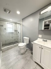 18 E 11th St in Bayonne, NJ - Foto de edificio - Building Photo