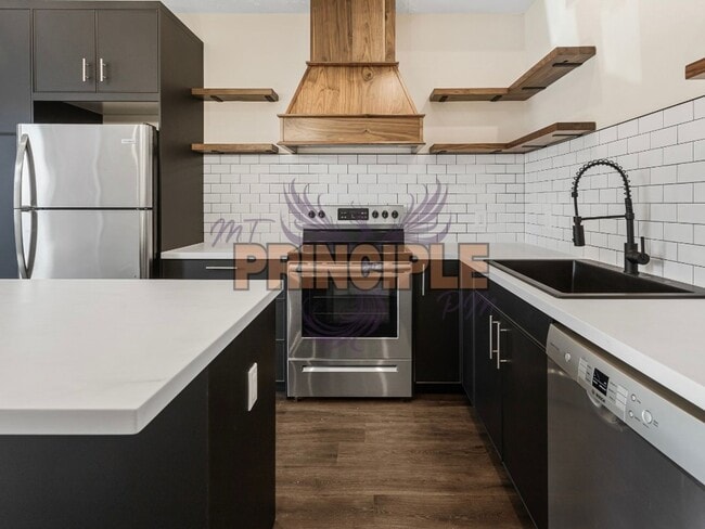 property at 533 W Park St