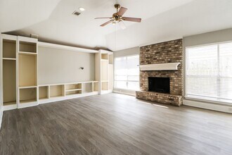 1607 Bodart Cir in Houston, TX - Foto de edificio - Building Photo