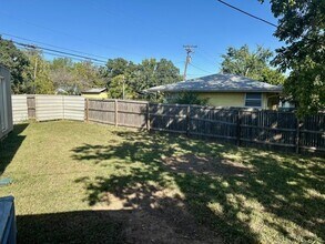 521 W Locust St in Tecumseh, OK - Building Photo - Building Photo