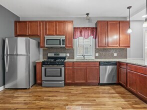1019 N Massasoit Ave in Chicago, IL - Building Photo - Building Photo