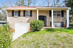 1532 Mercer Way in Decatur, GA - Building Photo