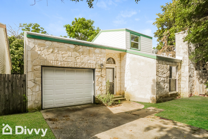 113 Bentwood Dr in Boerne, TX - Foto de edificio