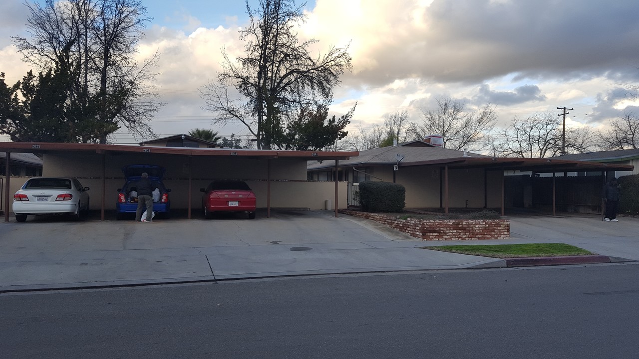 2825 E Harvard Ave in Fresno, CA - Building Photo