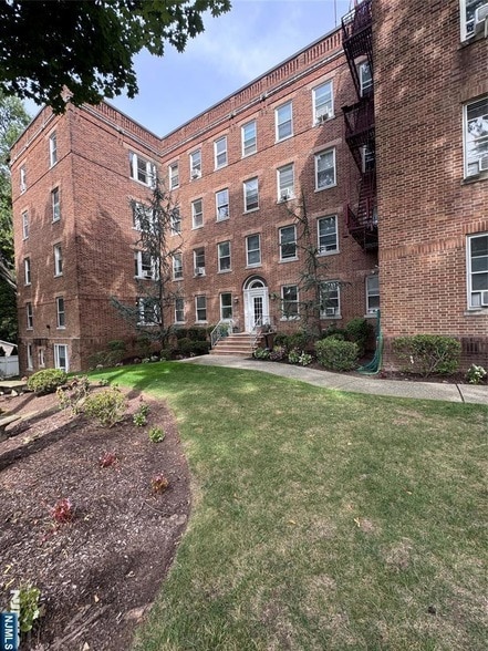 250 Broad Ave, Unit Ground in Leonia, NJ - Building Photo - Building Photo
