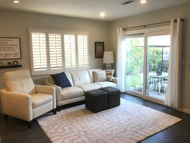 2716 El Caminito in Montrose, CA - Building Photo - Building Photo