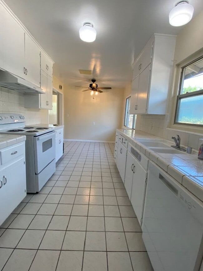 property at 3050-3050 E Princeton Ave