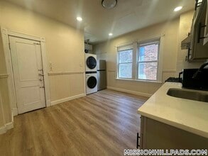 127 Harrishof St in Boston, MA - Building Photo - Building Photo