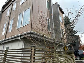 1701 NW 65th St in Seattle, WA - Building Photo